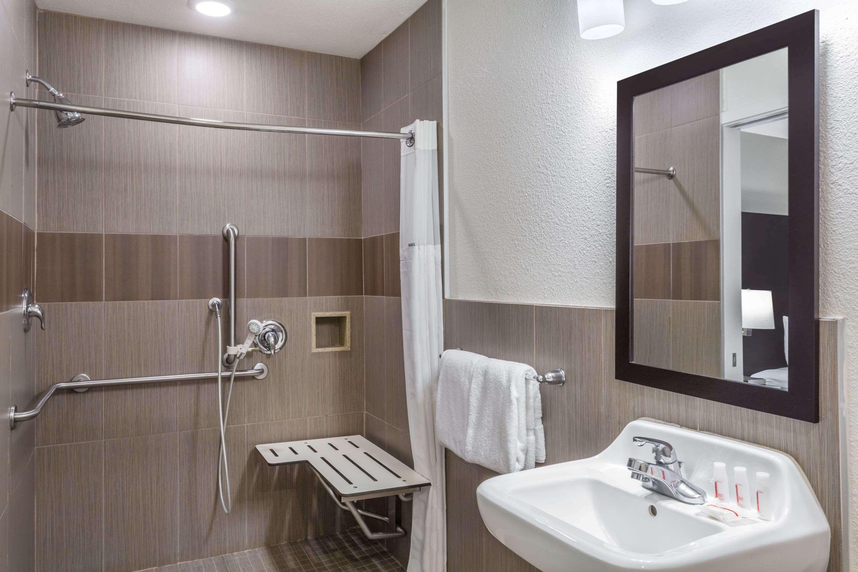 รามาดา บาย วินด์แฮม มอนเทอเรย์ Hotel มอนเทอร์เรย์ ภายนอก รูปภาพ
